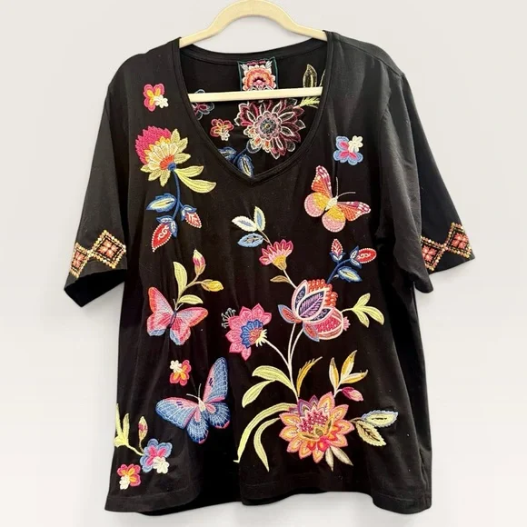 Johnny Was Gracey Trapunto Embroidered Floral Butterfly Short Sleeve T-Shirt - Picture 1 of 7